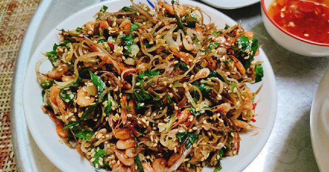 Món nộm hoa chuối tép đồng thanh mát ngày hè.