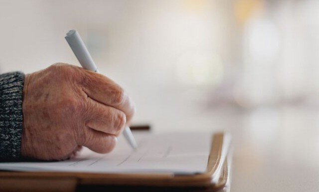 Khi bản di chúc được công bố, ba người con trai tỏ ra phẫn nộ. Tuy nhiên, bà chỉ nhẹ nhàng kể lại những lần con rể chăm sóc mình. Ảnh minh họa