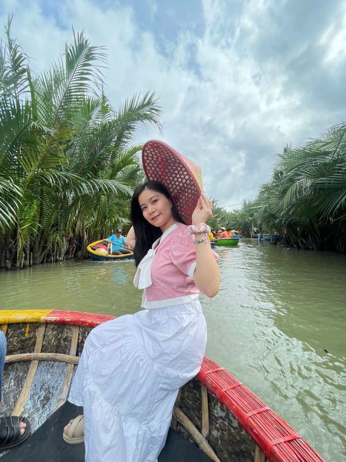 Thiên Thanh trong một chuyến đi chơi cùng gia đình. Ảnh: NVCC