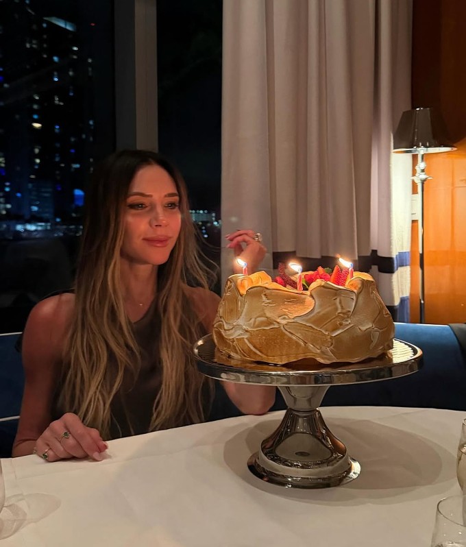 Victoria Beckham trong tiệc sinh nhật 52 tuổi. Ảnh: Instagram