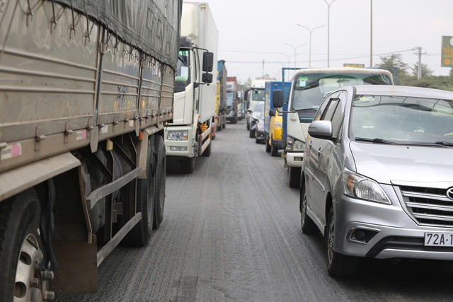 Kẹt xe kinh hoàng trên Quốc lộ 51 đoạn qua Đồng Nai, nhiều tài xế hết kiên nhẫn - 7