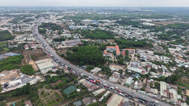 Kẹt xe kinh hoàng trên Quốc lộ 51 đoạn qua Đồng Nai, nhiều tài xế hết kiên nhẫn - 6