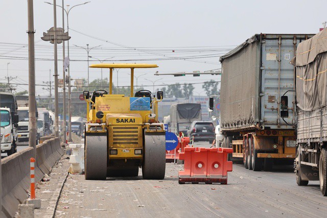 Kẹt xe kinh hoàng trên Quốc lộ 51 đoạn qua Đồng Nai, nhiều tài xế hết kiên nhẫn - 16