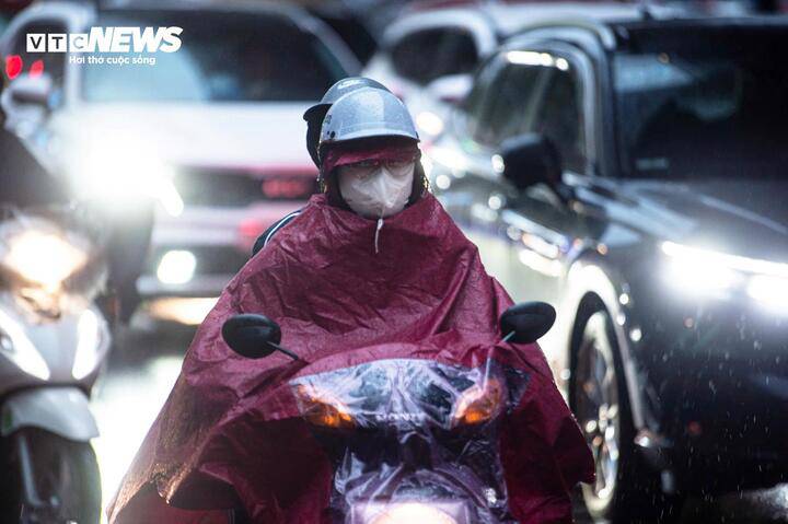 Sáng 19/4, Hà Nội mưa dông diện rộng. (Ảnh minh hoạ: Viên Minh)