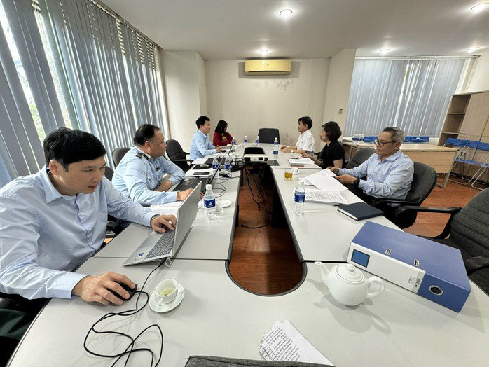 Đoàn đôn đốc, kiểm tra giám sát theo Quyết định số 72 của Cục trưởng Cục Quản lý và Phát triển thị trường trong nước làm việc tại doanh nghiệp