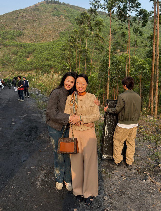 Đời thực trong căn biệt thự mặt phố của nữ NSƯT đóng vai mẹ Thanh Sơn phim 'Đồng hồ đếm ngược' - 2