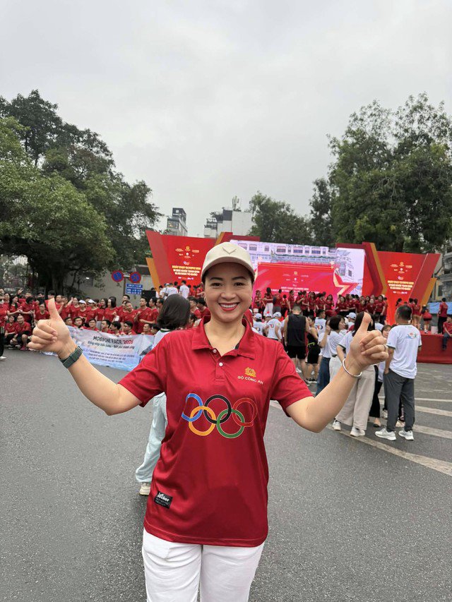 Đời thực trong căn biệt thự mặt phố của nữ NSƯT đóng vai mẹ Thanh Sơn phim 'Đồng hồ đếm ngược' - 5