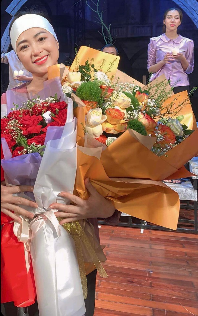 Đời thực trong căn biệt thự mặt phố của nữ NSƯT đóng vai mẹ Thanh Sơn phim 'Đồng hồ đếm ngược' - 4