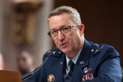 Mỹ tuyên bố sẽ bắt giữ tàu liên quan đến Iran