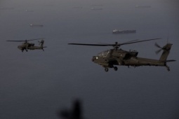 Trực thăng tấn công của Mỹ xuất hiện ở eo biển Hormuz