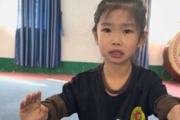 Bé gái 5 tuổi luyện võ đến bật khóc vẫn không bỏ cuộc, gây sốt mạng xã hội