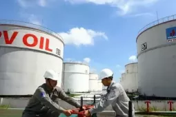 Tiền nhập xăng dầu tăng tới 200% trong nửa đầu tháng 4