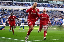 Trực tiếp bóng đá Everton - Liverpool: Van Dijk lập công phút bù giờ (Hết giờ)
