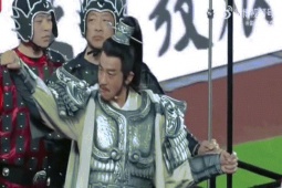 Hà Nhuận Đông diễu hành trước 30.000 người