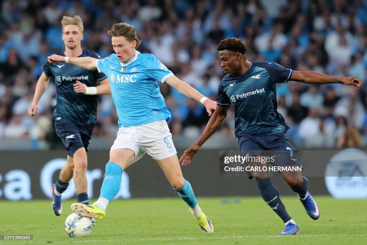 Napoli gặp khó trước Lazio