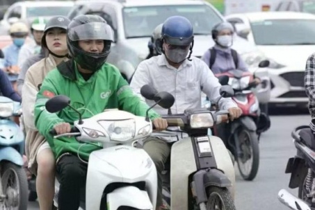 Hà Nội thông tin về chính sách hỗ trợ người dân chuyển đổi xe xăng sang xe điện