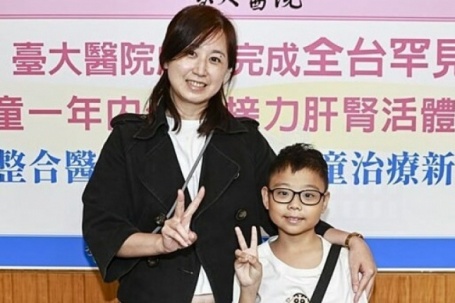 Cha mẹ lần lượt hiến gan, thận để kéo dài sự sống cho con