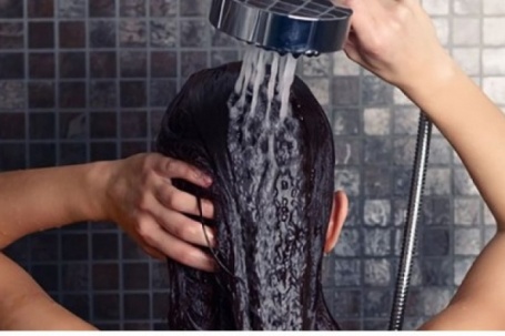 Tắm khuya có thực sự nguy hiểm? Những điều nhiều người vẫn chủ quan