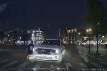 Sau va chạm giao thông ở Hưng Yên, 1 người đàn ông nổ súng rồi bỏ trốn