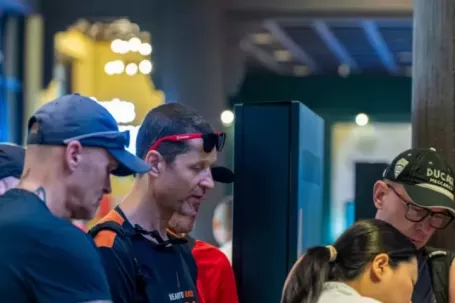 Khách quốc tế nườm nượp đến vịnh Hạ Long