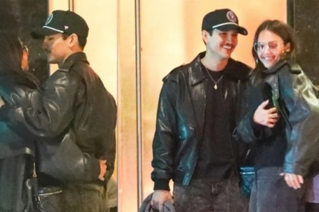 Con trai trêu chọc Jessica Alba khi cô tình tứ bên người yêu mới