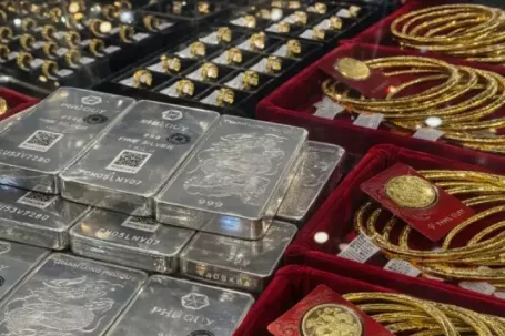 Giá vàng bạc tăng giảm trái chiều