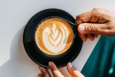 Đau dạ dày có cần kiêng uống cà phê?