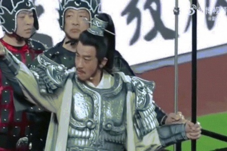 Hà Nhuận Đông diễu hành trước 30.000 người