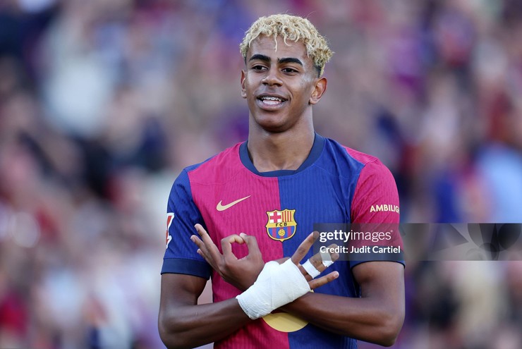 Lamine Yamal của FC Barcelona ăn mừng bàn thắng&nbsp;