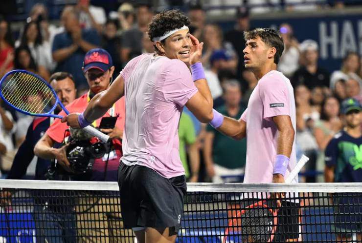 Shelton (bên trái) được đánh giá cao hơn nhưng&nbsp;Cobolli (bên phải)&nbsp;sẵn sàng gây bất ngờ