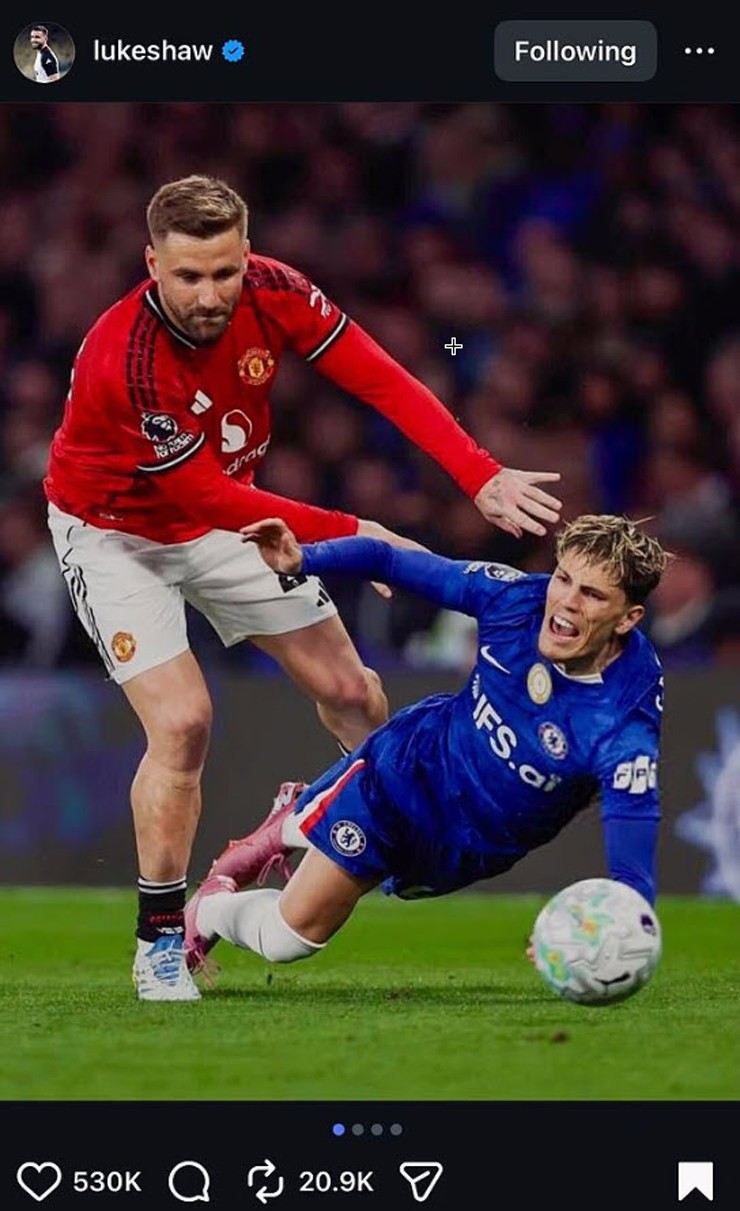 Luke Shaw đăng tải trên Instagram hình ảnh anh đẩy ngã Garnacho