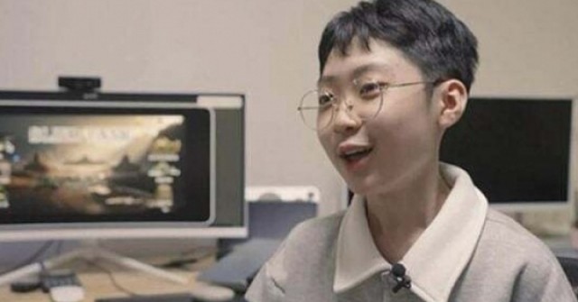 Thần đồng IQ 204 "làm việc ngày đêm" sau khi trượt Oxford