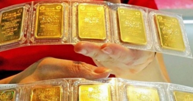 Chốt giá vàng hôm nay ngày 19/4 giảm mạnh, ngườ...