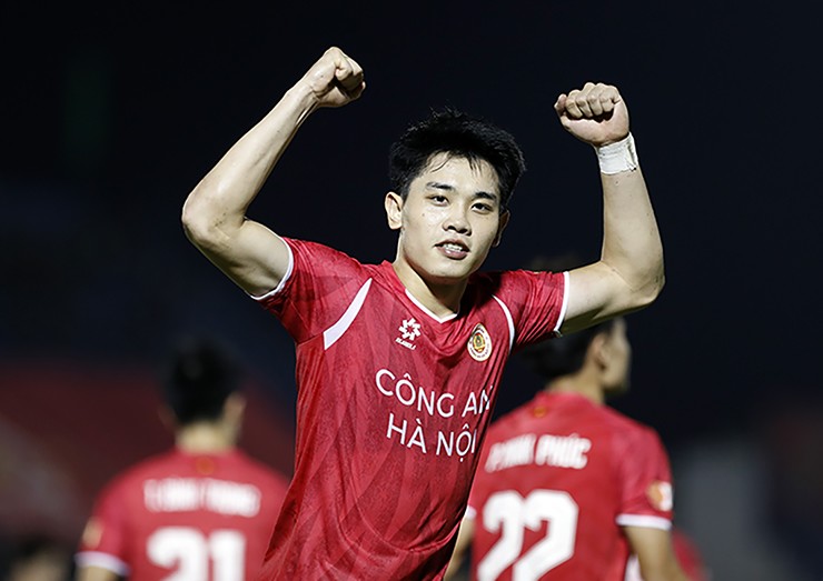 Đình Bắc toả sáng giúp Công an Hà Nội đánh bại Công an TP.HCM.