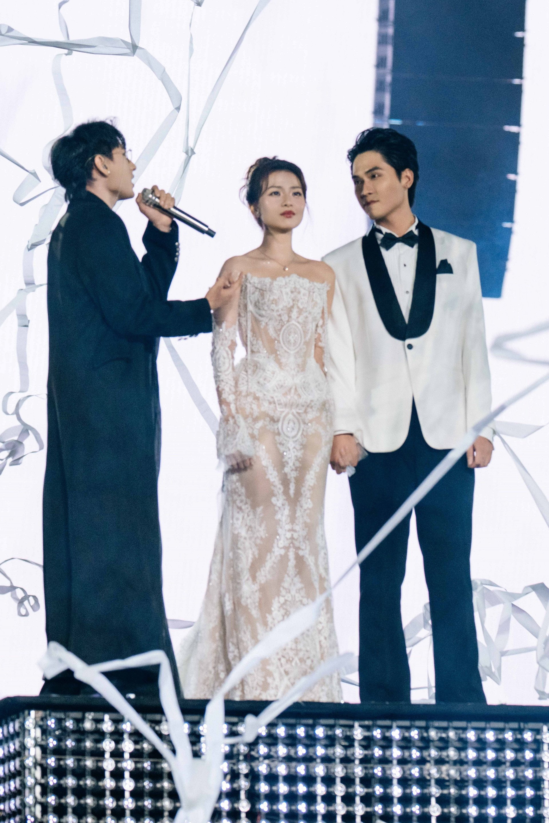 HIEUTHUHAI, Jsol, Isaac và đôi diễn viên Võ Điền Gia Huy - Tam Triều Dâng.