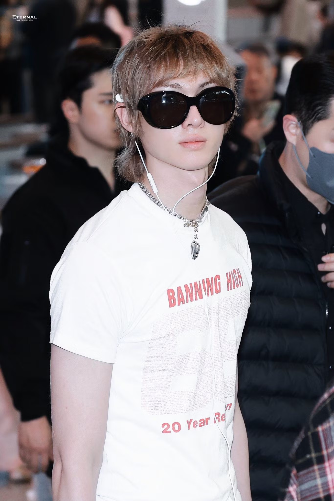 Từ Jennie BLACKPINK tới Martin CORTIS đều lăng xê món phụ kiện "quá khổ" này - 10