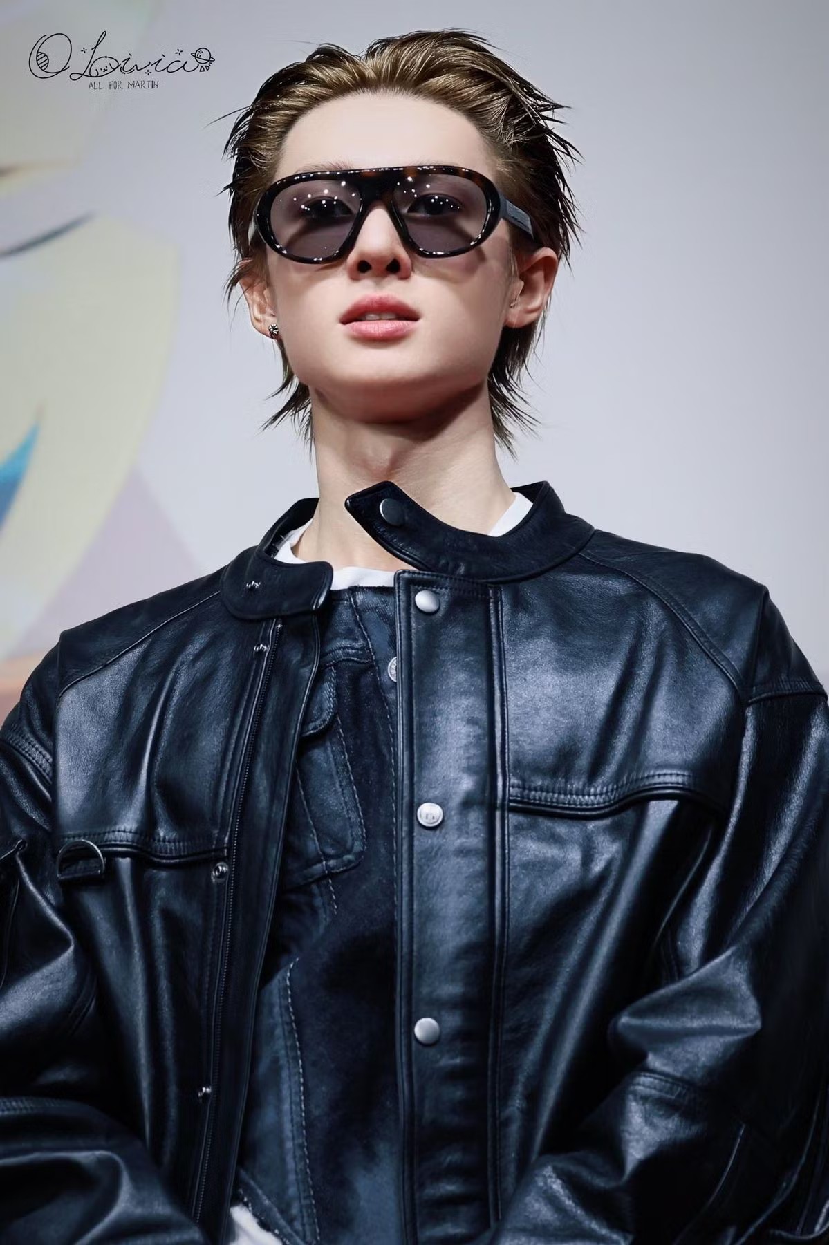 Từ Jennie BLACKPINK tới Martin CORTIS đều lăng xê món phụ kiện "quá khổ" này - 4