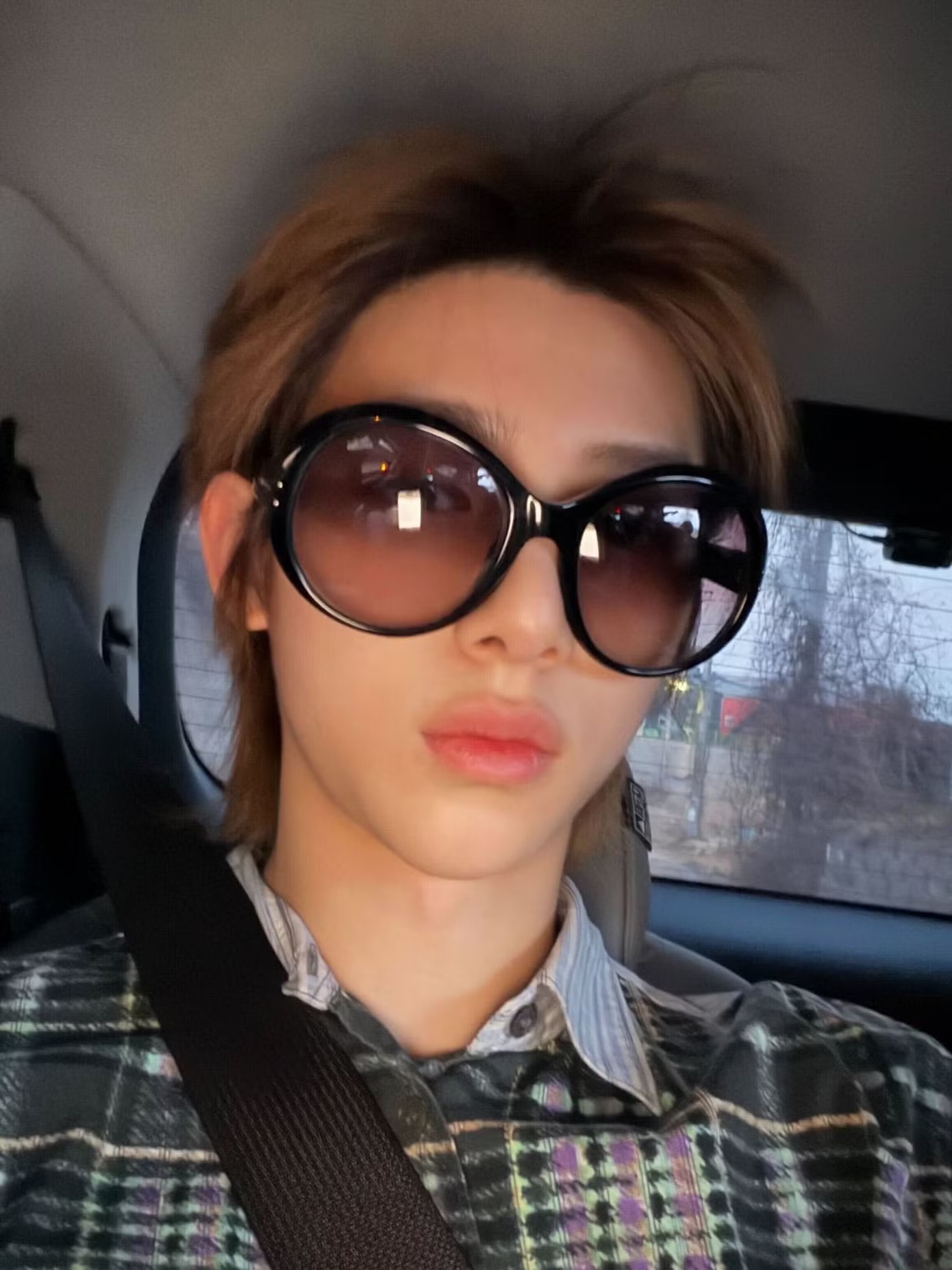 Từ Jennie BLACKPINK tới Martin CORTIS đều lăng xê món phụ kiện "quá khổ" này - 9