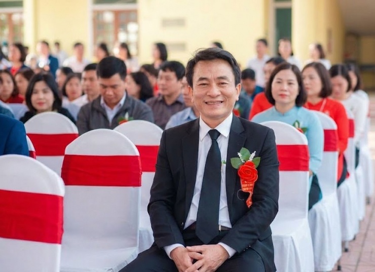 Thầy Trần Trung Hiếu, giáo viên môn Lịch sử, Trường THPT chuyên Phan Bội Châu (Nghệ An)