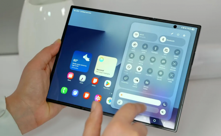 Galaxy Z TriFold. Ảnh: CNET