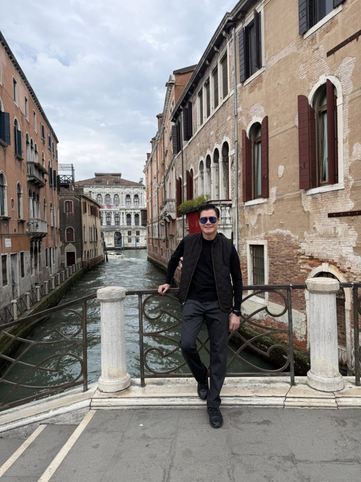 Ảnh sao 20/4: Thúy Hạnh sang Italy thăm con gái - 5