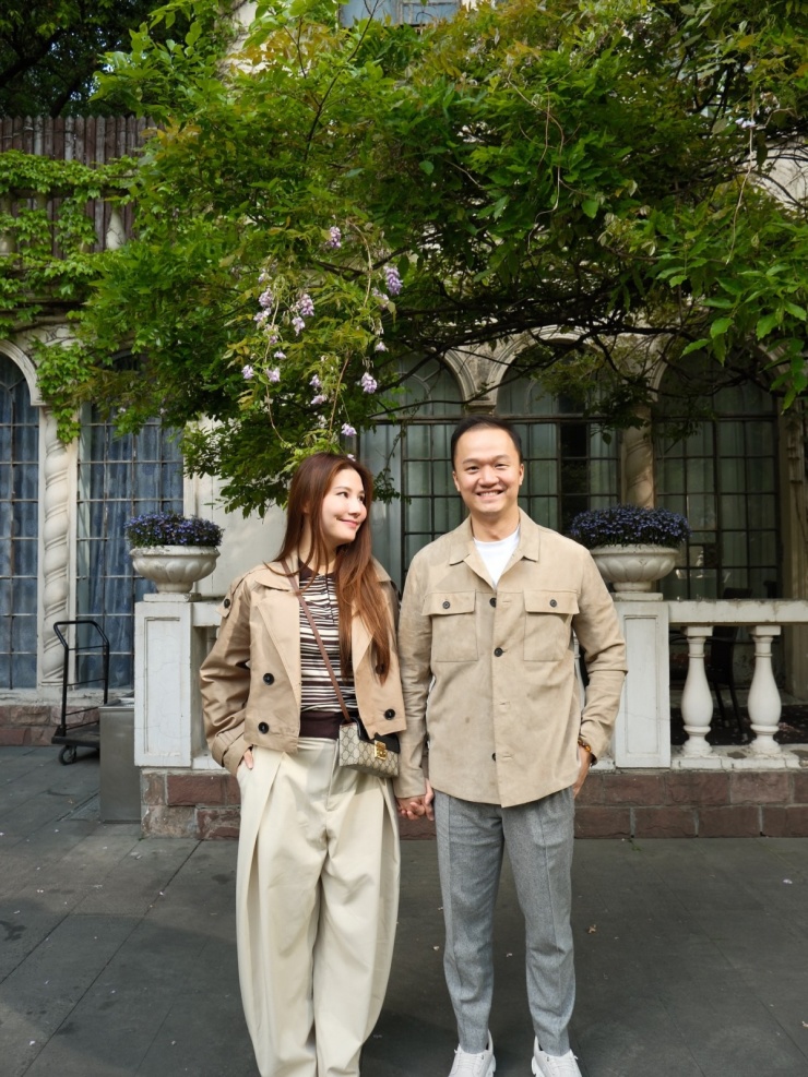 Ảnh sao 20/4: Thúy Hạnh sang Italy thăm con gái - 3