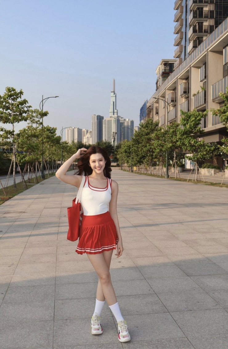 Ảnh sao 20/4: Thúy Hạnh sang Italy thăm con gái - 12