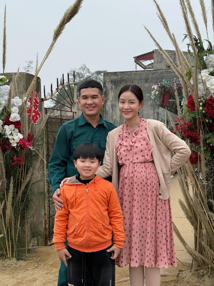 Nữ diễn viên khiến không ít khán giả bất ngờ bởi nhân vật lần này của cô có ngoại hình khác hẳn vai Yến "thờn bơn" trong phim "Không giới hạn" mới đây.&nbsp;