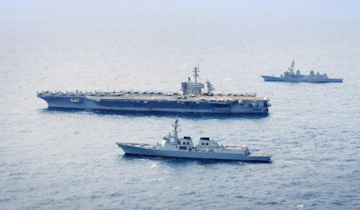 Tàu thuyền di chuyển qua Eo biển Hormuz. Ảnh: India Today