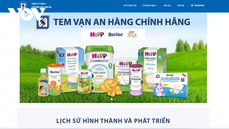 Trên website chính thức của Công ty TNHH Thương mại Vạn An - đơn vị trực tiếp phân phối các sản phẩm HiPP tại Việt Nam - vẫn không xuất hiện bất kỳ thông báo nào liên quan đến việc thu hồi sản phẩm hay khuyến cáo ngừng sử dụng gửi tới hệ thống phân phối và người tiêu dùng.