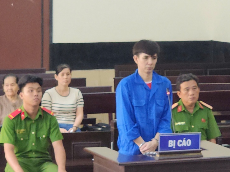 Bị cáo tại phiên xét xử và bị phạt 19 năm tù.