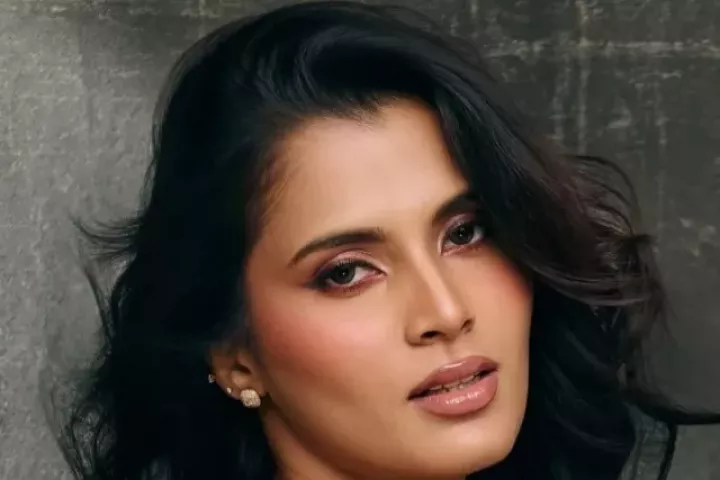 Cô gái 23 tuổi đăng quang Hoa hậu Ấn Độ