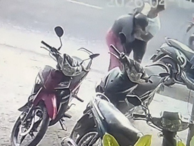 Clip: Phẫn nộ cảnh thanh niên hành hung phụ nữ giữa phố, công an vào cuộc