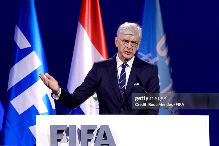 Bàn thắng đầu tiên áp dụng luật việt vị mới của Arsene Wenger, bùng nổ tranh cãi